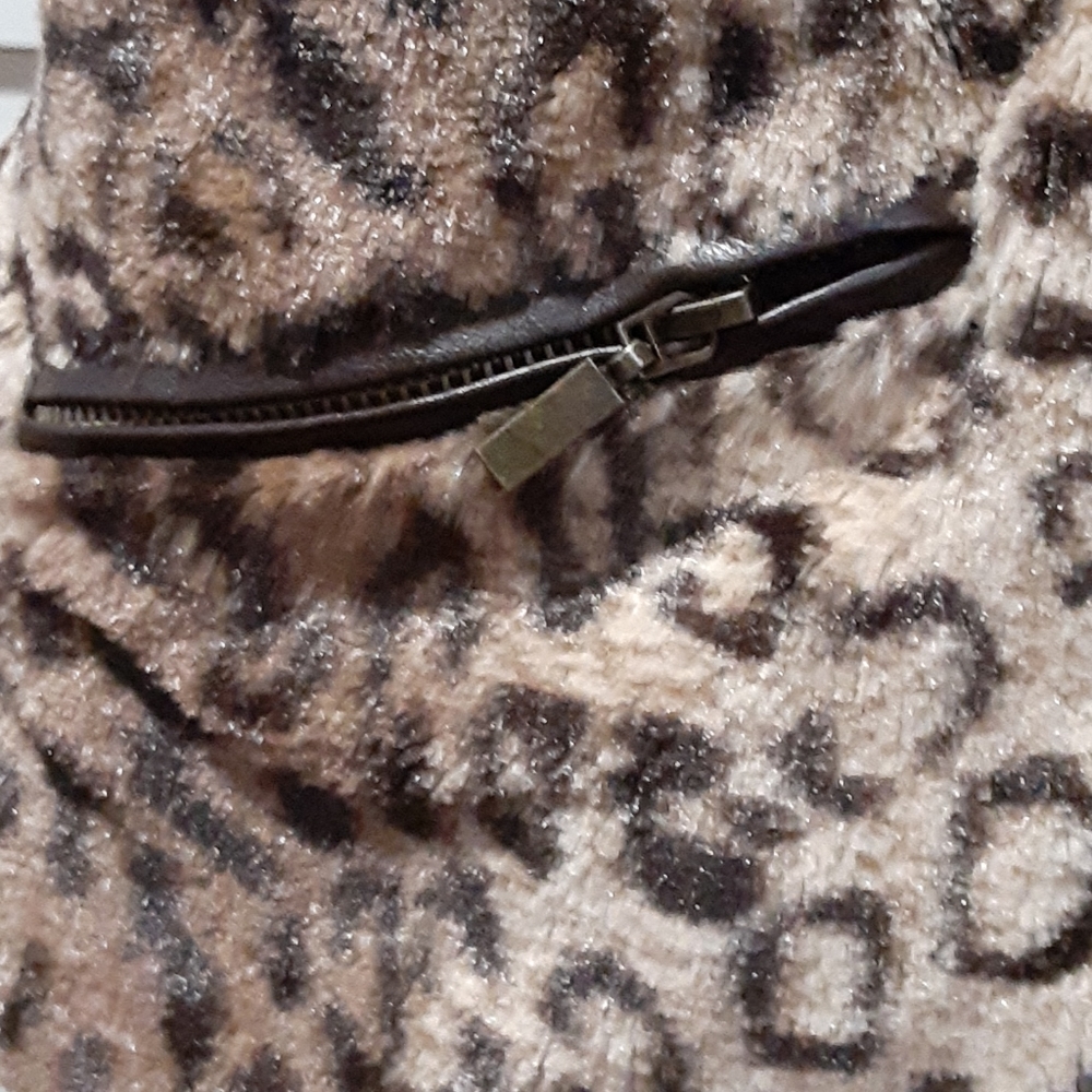 Animal print vest size M - Picture 3 of 6